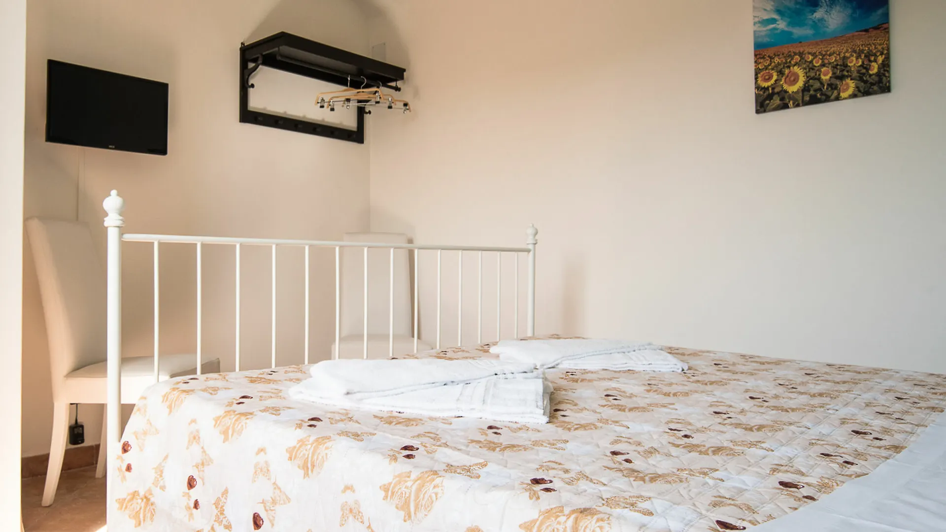 Otello Rooms Κατάνια 2*,